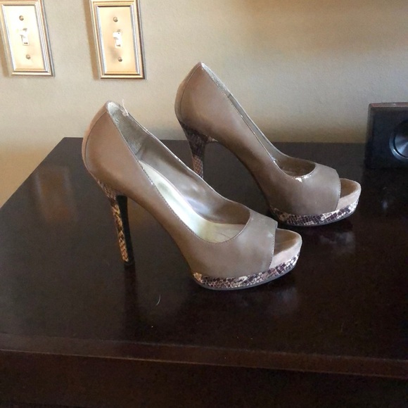 Moving - Picture 2 of 3